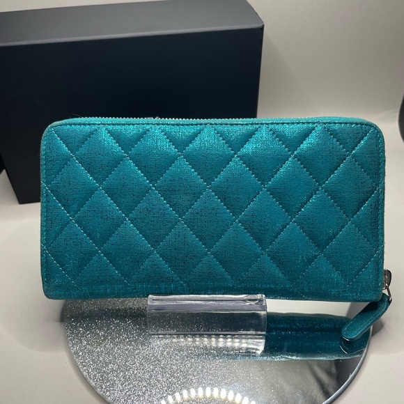 ❌SOLD❌ EUC Authentic CHANEL Quilted Metallic Turquoise Wallet - Picture 4 of 11